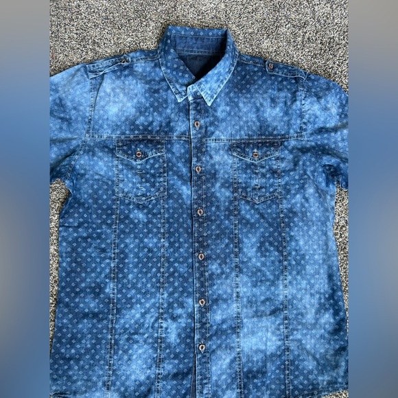 5/$25 LR Scoop Men's Blue Denim Chambray Button up Shirt size medium - Picture 2 of 6
